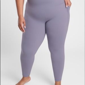 Athleta Salutation Stash Pocket II 7/8 Tight